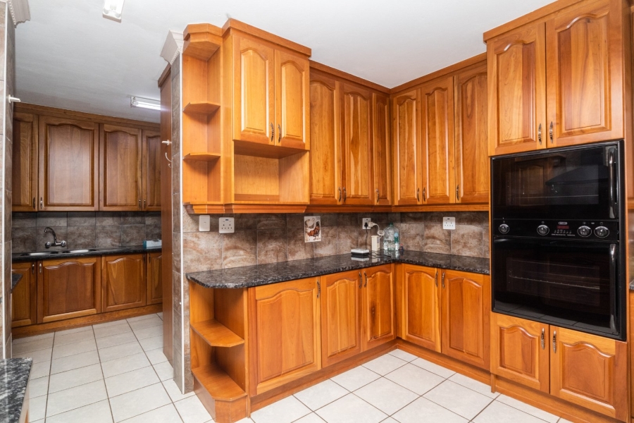 5 Bedroom Property for Sale in Birdwood Estate North West
